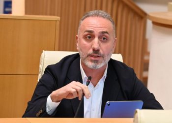 „ოცნება“ სისტემის „გეპეიზაციას“ აკეთებს, დიდი ალბათობით, მცდელობაა, რომ ამ ძვირფასი შენობების პრივატიზება მოხდეს” – გიორგი შარაშიძე