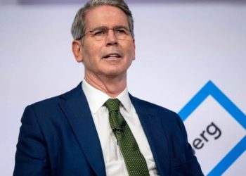 აშშ-ის ხაზინის მდივანი ევროპას მოუწოდებს, „ღრმად ჩაისუნთქოს“ და სავაჭრო საკითხებში „საპასუხო ზომებს არ მიმართოს“