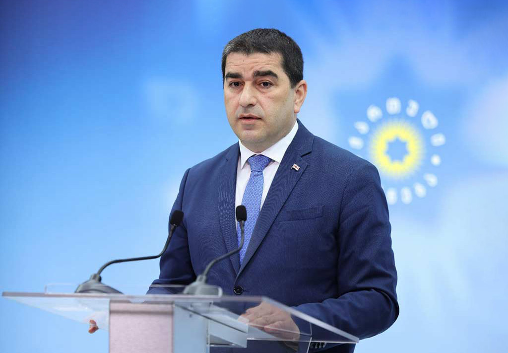 “როცა გველაპარაკებიან ელჩები, ჩვენ ყოველ ჯერზე უნდა ავაფაროთ სახეზე ეს ციფრები, რომ ევროპამ ომის განმავლობაში უფრო მეტი ფული მისცა რუსეთს, ვიდრე უკრაინას” – შალვა პაპუაშვილი