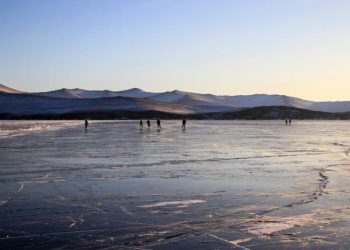 ბაიკალის ტბაში ტურისტების ავტობუსი ჩავარდა, დაღუპულია რვა პირი