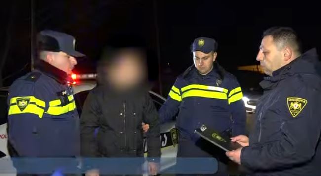 შსს-მ ნარკოდანაშაულის ბრალდებით ერთი პირი დააკავა, ამოღებულია სარეალიზაციოდ დაფასოებული 57 შეკვრა ნარკოტიკი