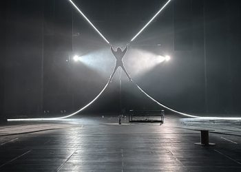 ზარით დაბლოკილი სპექტაკლი – რა მოხდა ბათუმის დრამატულ თეატრში