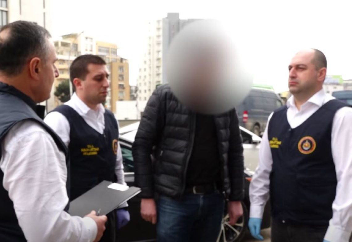 თაღლითობის ბრალდებით თბილისის პოლიციის დეპარტამენტის უფროსი გამომძიებელი დააკავეს