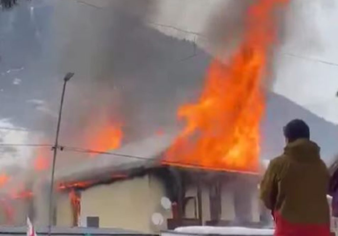 მესტიაში საცხოვრებელი სახლი დაიწვა