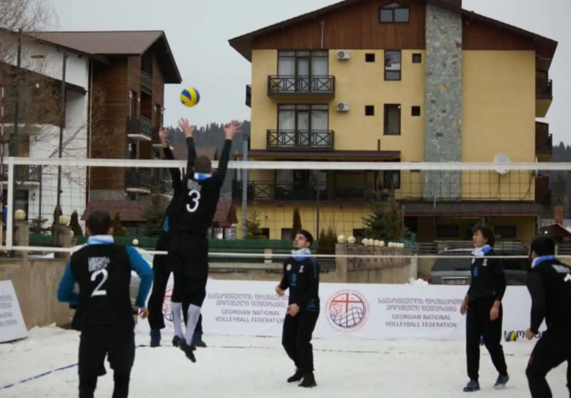 ბაკურიანში თოვლის ფრენბურთის ეროვნული ჩემპიონატი დაიწყო
