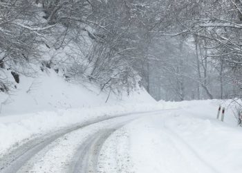 ინტენსიური თოვის გამო, გზებზე შეზღუდვები დაწესდა – ახალი ინფორმაცია მძღოლებისთვის
