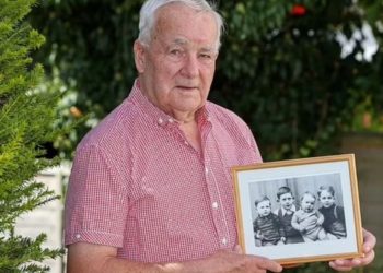 გაშვილებულმა კაცმა 77 წლის შემდეგ საკუთარი ძმები იპოვა