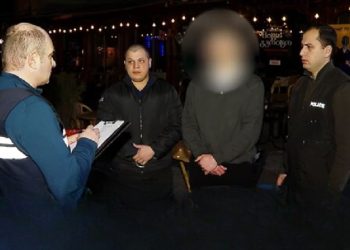 თბილისში ჯანმრთელობის განზრახ და ჯგუფურად ჩადენილი ძალადობის ბრალდებით 4 პირი ცხელ კვალზე დააკავეს