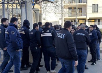 პოლიციის მობილიზებაა თბილისის საქალაქო სასამართლოს ეზოსა და მიმდებარე ტერიტორიაზე
