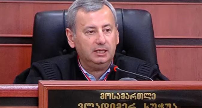 საკონსტიტუციომ მოსამართლე ხუჭუას წარდგინებები, რომლითაც ის ოცნების საკანონმდებლო ცვლილებების კონსტიტუციისთვის შეუსაბამოდ ცნობას ითხოვდა, განსახილველად არ მიიღეს