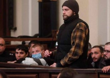 ვასო აბაშიძის სახელობის თეატრს ანდრო ჭიჭინაძეც ტოვებს