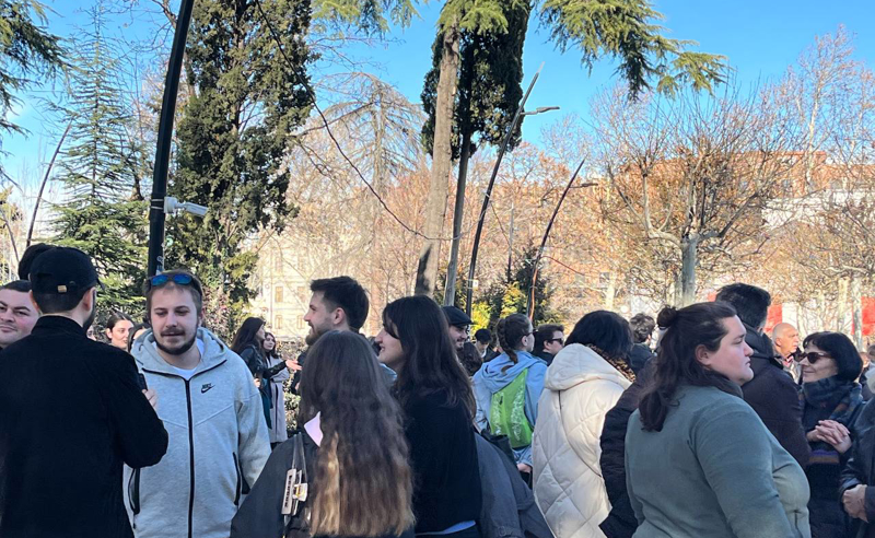 “დაიცავი განათლება” – განათლების რეფორმის წინააღმდეგ დედა ენის ბაღში აქცია იმართება