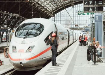 უბილეთო მგზავრის თავდასხმის შედეგად მატარებლის კონდუქტორი დაიღუპა – (გერმანია)