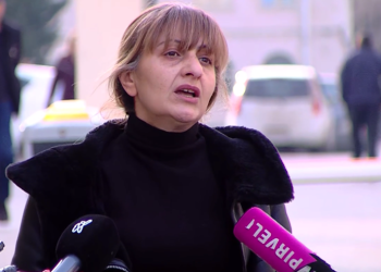 “უგონო მდგომარეობაში მყოფ ჩემს შვილს ახტება სპეცრაზმელი გოგიძე, ბოლო ამოსუნთქვა მის ხელში დაამთავრა” – მიშო ქავთარაძის დედა