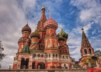 მოსკოვი დრონებით მასირებულ შეტევას უჩივის