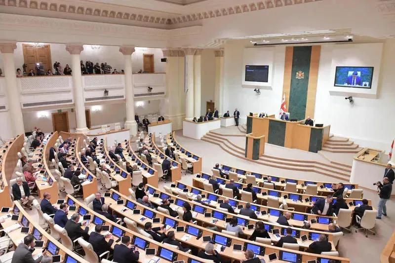 უმაღლესი საგანმანათლებლო დაწესებულების აკადემიური პერსონალის ჩამონათვალს წამყვანი პროფესორის თანამდებობა ემატება