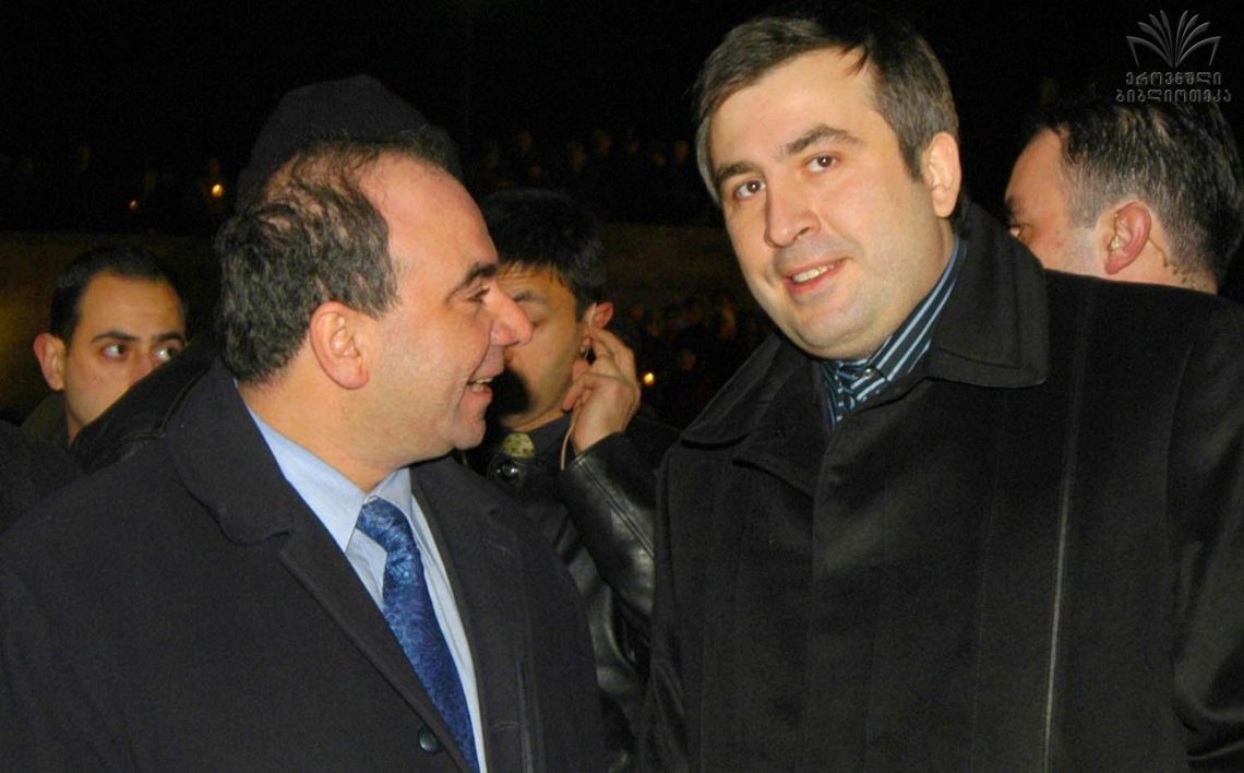 “დარწმუნებული ვარ მომავალ თავისუფალ პარლამენტში, სხდომათა ტრიბუნის უკან დაიდგმება მისი ბიუსტი” – სააკაშვილი ზურაბ ჟვანიაზე