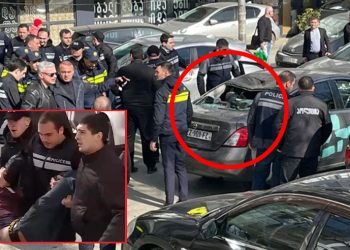 ხელჩართული ჩხუბი, ჩალეწილი მანქანები და დაკავებების სერია – რა მოხდა სასამართლოსთან