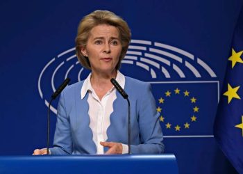 “უვიზო მიმოსვლის შეჩერება შეიძლება გავრცელდეს მთელ მოსახლეობაზე, თუ ქართველი ოფიციალური პირები გააგრძელებენ დემოკრატიულ უკუსვლასა და ადამიანის უფლებების დარღვევას” – ევროკომისიის პრეზიდენტის პასუხი ოპოზიციას