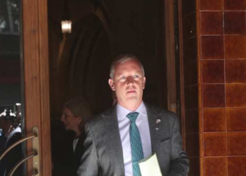 დიდი ბრიტანეთის ელჩი, გარეთ უორდი საგარეო საქმეთა სამინისტროში მივიდა