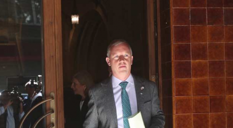 დიდი ბრიტანეთის ელჩი, გარეთ უორდი საგარეო საქმეთა სამინისტროში მივიდა