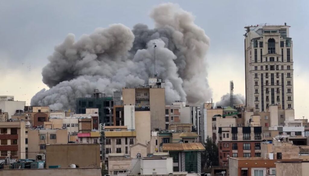 უფლებადამცველი ორგანიზაცია HRANA-ს ცნობით, ომის დროს, სულ მცირე, 1 400 ირანელი მშვიდობიანი მოქალაქე დაიღუპა