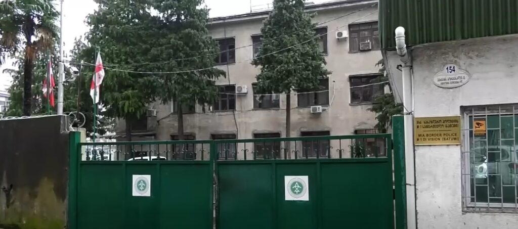 სასაზღვრო პოლიციის თანამშრომლებმა „სარფის“ დასაცავ მონაკვეთზე სახელმწიფო საზღვრის უკანონოდ, ჯგუფურად გადაკვეთის მცდელობის ფაქტზე უცხო ქვეყნის ხუთი მოქალაქე დააკავეს