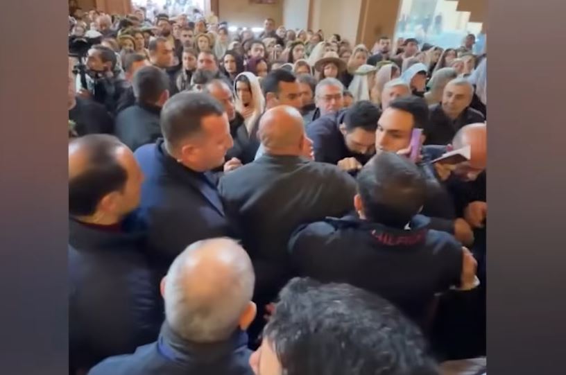 ერევანში, წმინდა ანას ეკლესიაში ნიკოლ ფაშინიანზე თავდასხმის მცდელობის ბრალდებით სამი ადამიანი დააკავეს
