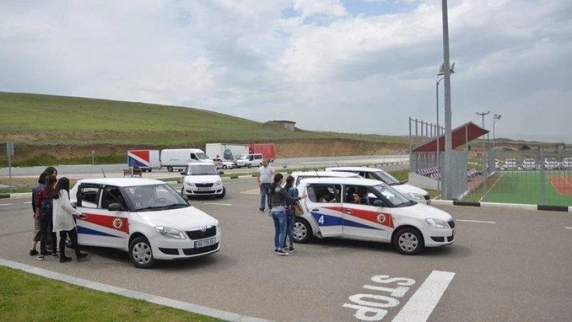 სამსახურებრივი უფლებამოსილების ბოროტად გამოყენების ფაქტზე მომსახურების სააგენტოს ერთი თანამშრომელი დააკავეს, ხოლო სამი პირი, შესაბამისი დასკვნის საფუძველზე, უწყებიდან დაითხოვეს