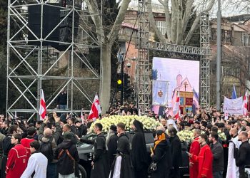 საქართველოს კათოლიკოს პატრიარქის სამგლოვიარო პროცესია სიონის ტაძართან მივიდა