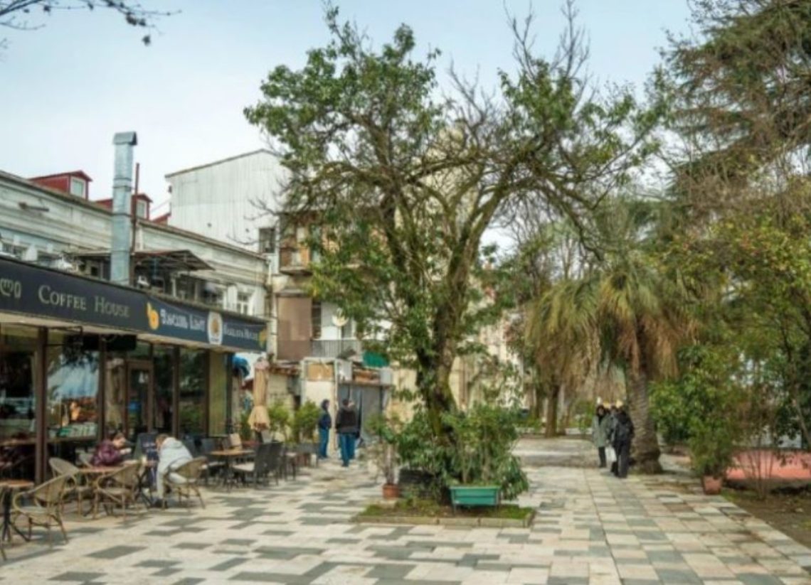 ბათუმში, გოგებაშვილის ქუჩაზე, უნებართვო კონსტრუქციების დემონტაჟი დასრულდა