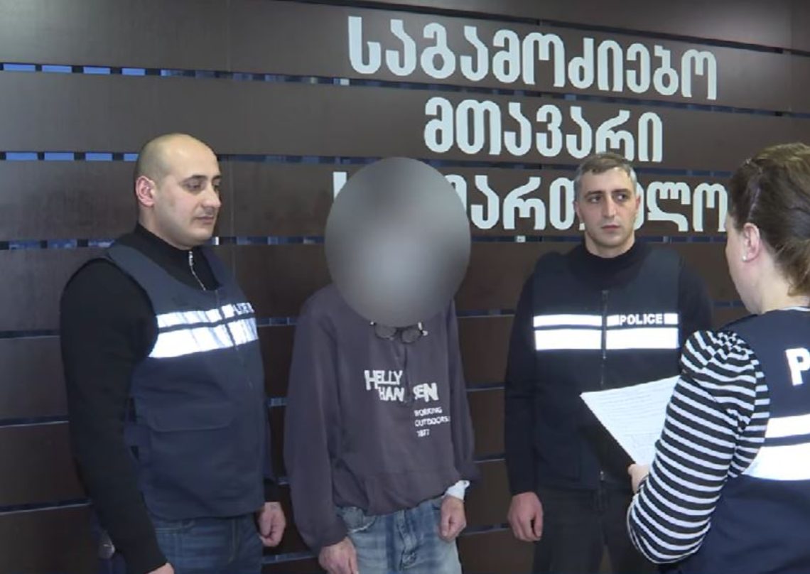 დედის და ძმის მკვლელობის ბრალდებით ერთი პირი დააკავეს