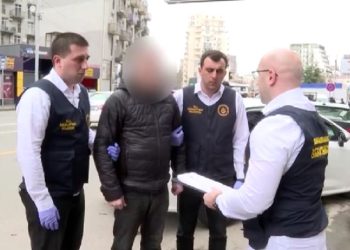 ქრთამის აღების ფაქტზე პატრულ-ინსპექტორი, უფლებამოსილების ბოროტად გამოყენების ბრალდებით კი აჭარის დაცვის პოლიციის მთავარი სამმართველოს უფროსი დააკავეს