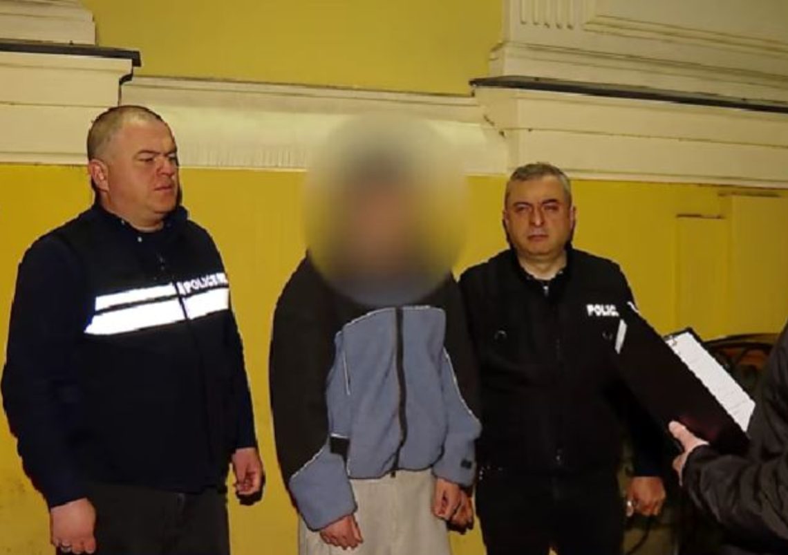 უცხო ქვეყნის მოქალაქეს თავს დაესხნენ, სცემეს, გასტაცეს საფულე, ძვირადღირებული ტელეფონი და საათი – დაკავებულია 4 პირი