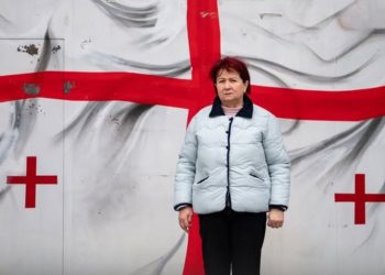 პარლამენტის შენობასთან მდგარი კარვები, სადაც მოქალაქეები წელიწადზე მეტია ღამეს ათევენ, დღეს დილით აიღეს