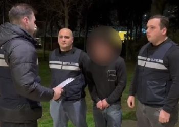 “უცხო ქვეყნის მოქალაქეს ფიზიკურად დაუპირისპირდნენ და პირადი ნივთები გასტაცეს” – შსს-მ ორი პირი დააკავა