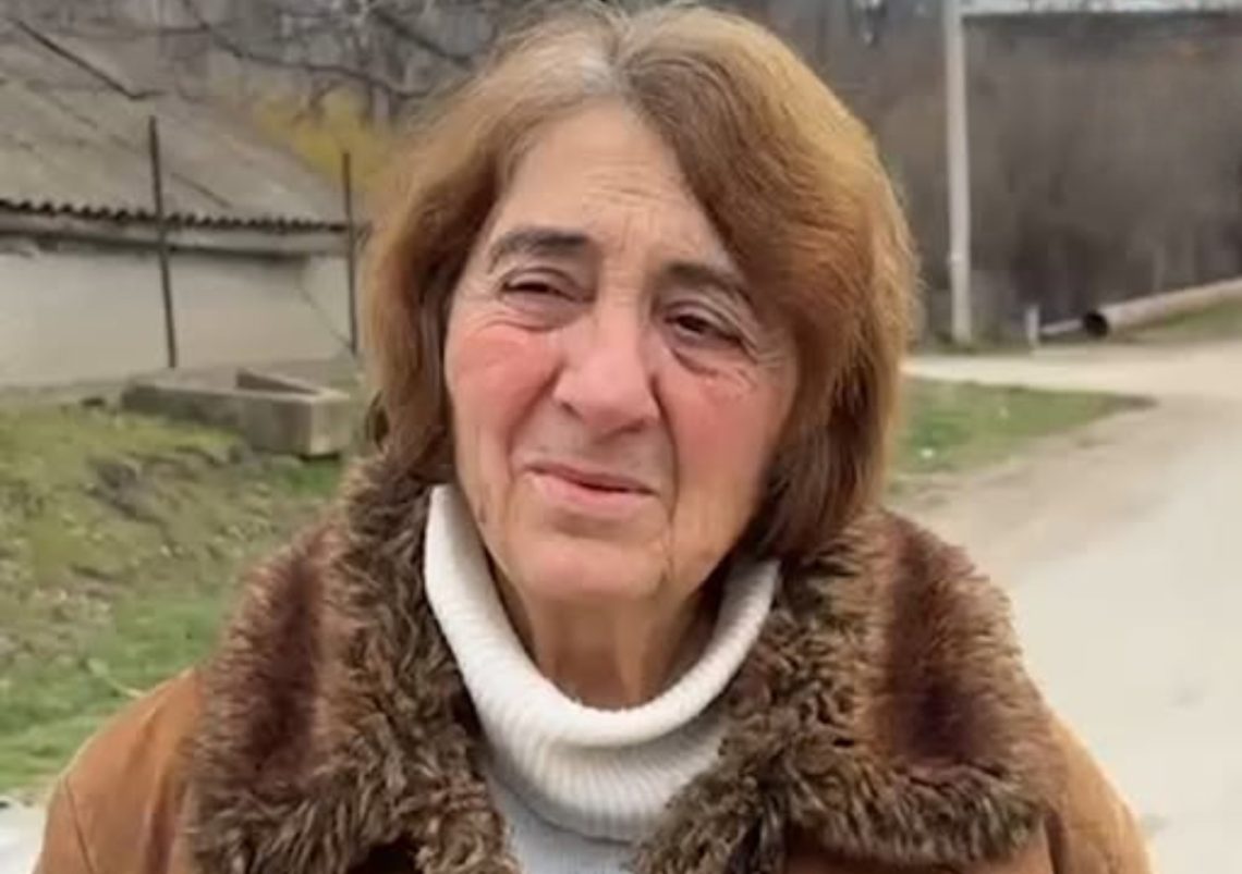 ვენერა ობოლაშვილი ამბობს, რომ მისი შვილი მასზე ძალადობს