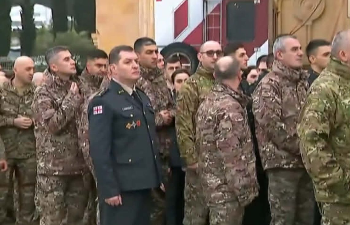 ქართული ჯარი სამების საკათედრო ტაძარში პატრიარქის პანაშვიდზე მივიდა