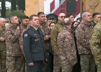 ქართული ჯარი სამების საკათედრო ტაძარში პატრიარქის პანაშვიდზე მივიდა