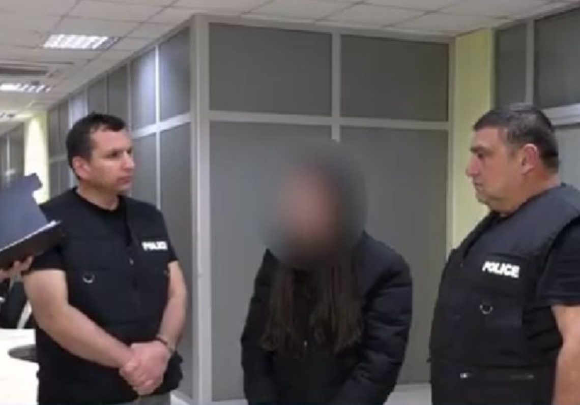 კახეთში კაცს თანხის გამოძალვის მიზნით პირადი ცხოვრების ამსახველი ფოტო-ვიდეო მასალა სოციალურ ქსელში გაუვრცელეს. მალევე მან სიიცოცხლე თვითმკვლელობით დაასრულა – შსს-მ 2 პირი დააკავა