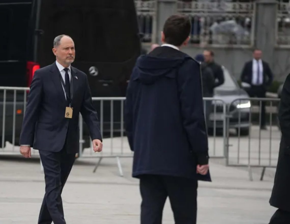 საზოგადოება 22.03.2026 / 11:41აა სამების ტაძარში სხვადასხვა ქვეყნის ელჩები, მათ შორის პაველ ჰერჩინსკი, პეტერ ფიშერი და გარეტ უორდი მივიდნენ