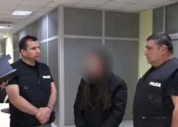 კახეთში კაცს თანხის გამოძალვის მიზნით პირადი ცხოვრების ამსახველი ფოტო-ვიდეო მასალა სოციალურ ქსელში გაუვრცელეს. მალევე მან სიიცოცხლე თვითმკვლელობით დაასრულა – შსს-მ 2 პირი დააკავა