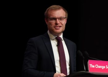 “სანქციები მნიშვნელოვანია… დიდი ბრიტანეთის მთავრობა რუსეთის წინააღმდეგ სანქციებს არ გააუქმებს…” – განაცხადა დიდი ბრიტანეთის ენერგეტიკის მინისტრმა, მაიკლ შენსკმა BBC-ის გადაცემაში