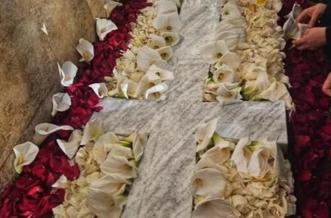 პარაკლისი და პანაშვიდი სიონის საპატრიარქო ტაძარში – მრევლი მეშვიდე დღეა პატივს მიაგებს ილია მეორის ხსოვნასა და მის სამუდამო განსასვენებელს