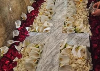 პარაკლისი და პანაშვიდი სიონის საპატრიარქო ტაძარში – მრევლი მეშვიდე დღეა პატივს მიაგებს ილია მეორის ხსოვნასა და მის სამუდამო განსასვენებელს