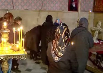 მოქალაქეები სიონში, ილია II-ის საფლავზე, დილიდან იკრიბებიან