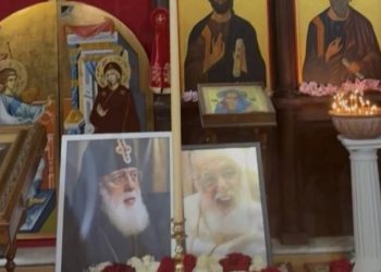 ილია II-ის გარდაცვალებასთან დაკავშირებით, ვატიკანში აკრედიტებული დიპლომატიური კორპუსის წევრებმა სამძიმრის წიგნში ჩანაწერი გააკეთეს