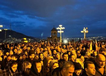 სამებაში მოქალაქეთა ნაკადი მთელი ღამის განმავლობაში არ შეწყვეტილა