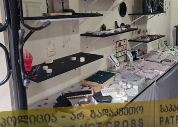 ბათუმში ხელნაკეთი სამკაულების, ბიჟუტერიისა და ვერცხლის მაღაზია გაძარცვეს