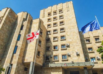 მეუღლის განზრახ მკვლელობის ფაქტზე ბრალდებული სასამართლომ დამნაშავედ ცნო